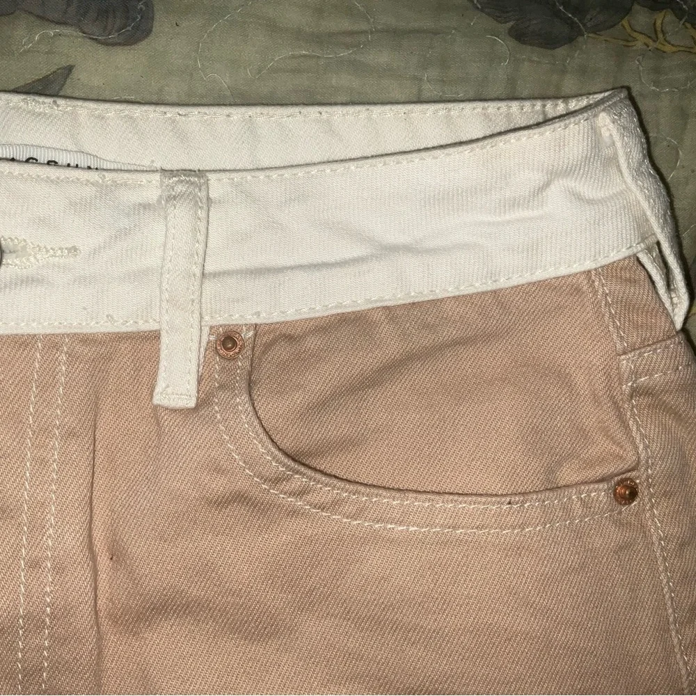 PacSun Two-Tone White and Tan Colorblocked Denim Shorts - Picture 4 of 11